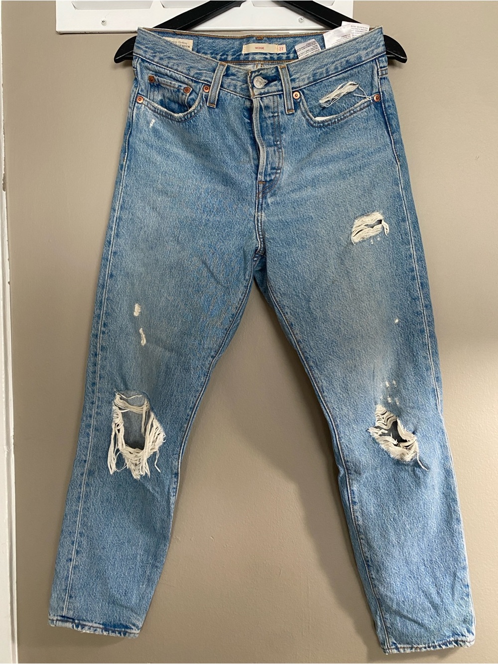 Levi's Light Wash Distressed Mom Jeans - Size 27